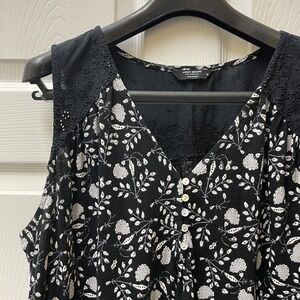 Lucky Brand Women's Size 1X Black With White Print Sleeveless Lightweight Top